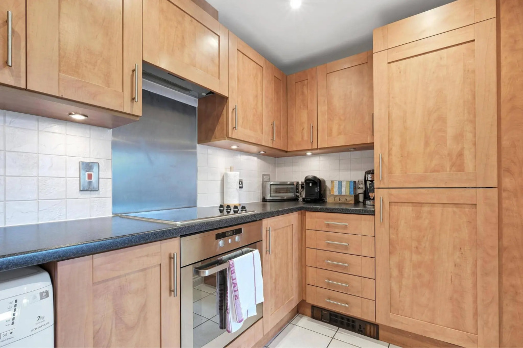 Reading Town Centre River View Serviced Apartments