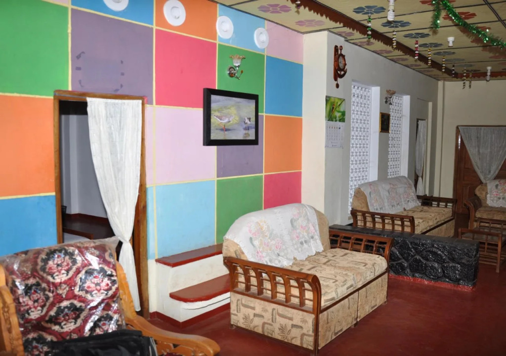Four Teess Rest Inn