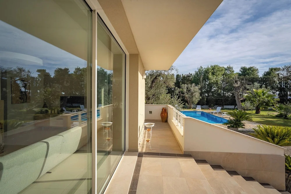 Villa Torricella Pool and Sunny Garden - Happy Rentals
