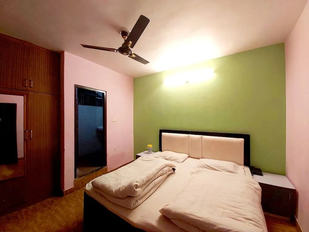 Goroomgo Hill Regency Nainital