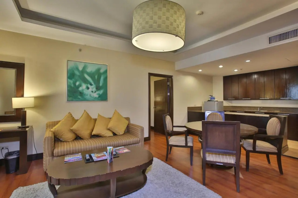 Crown Regency Hotel & Towers