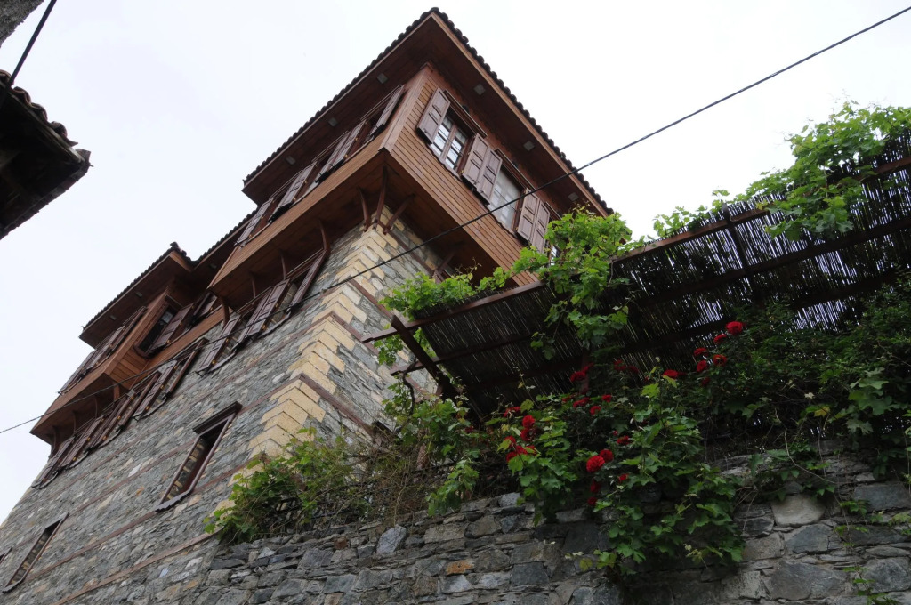Altın Çeşmeli Konak