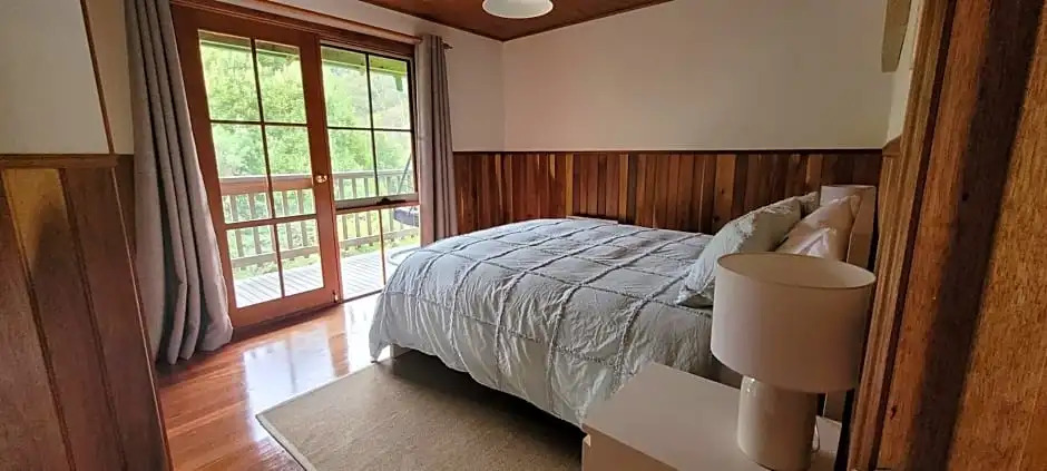 Tall Trees Eco Retreat - Blackwood Cottage