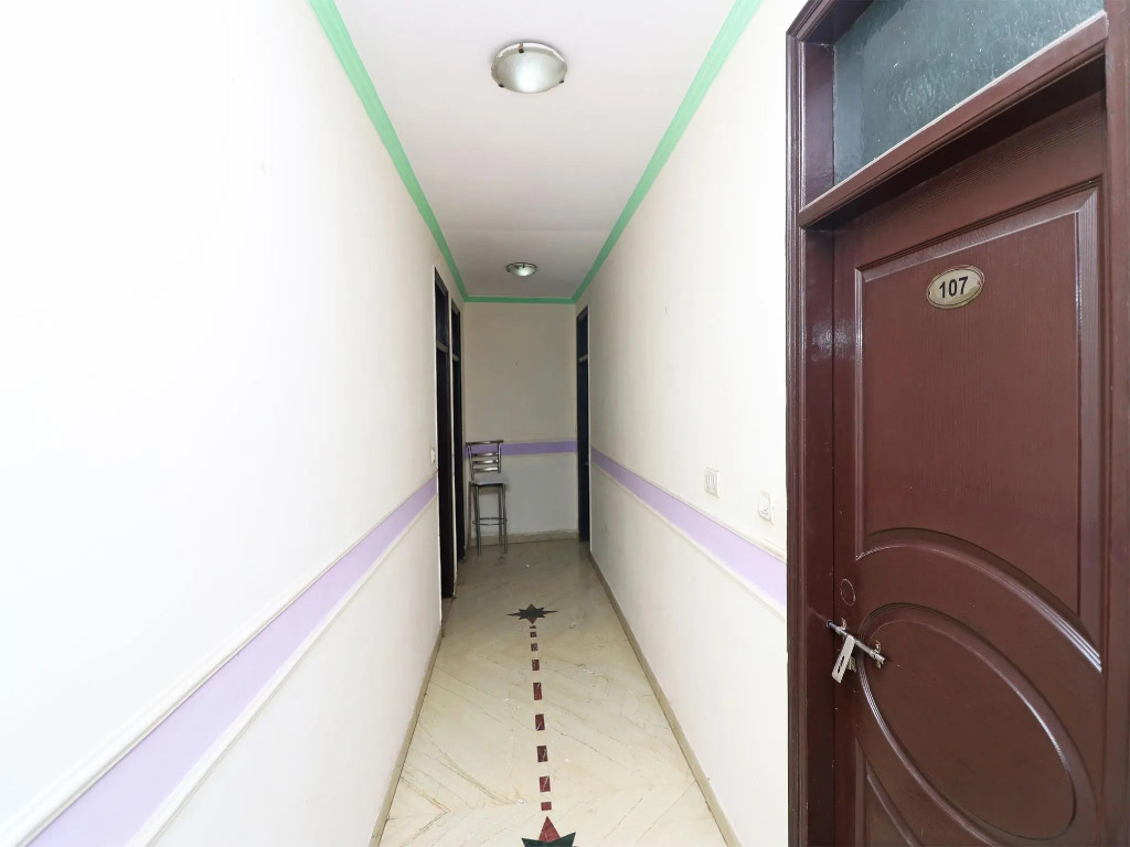 OYO 9726 Hotel Aura Palace Deluxe