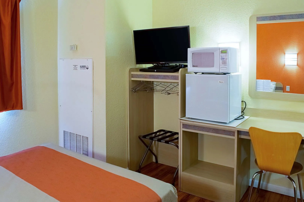 Motel 6-Seymour, IN - North