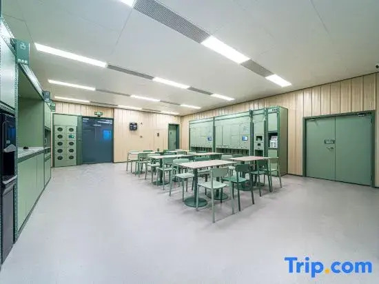 Hi Inn (Boxue Road, East Square of Zhengzhou East Railway Station)
