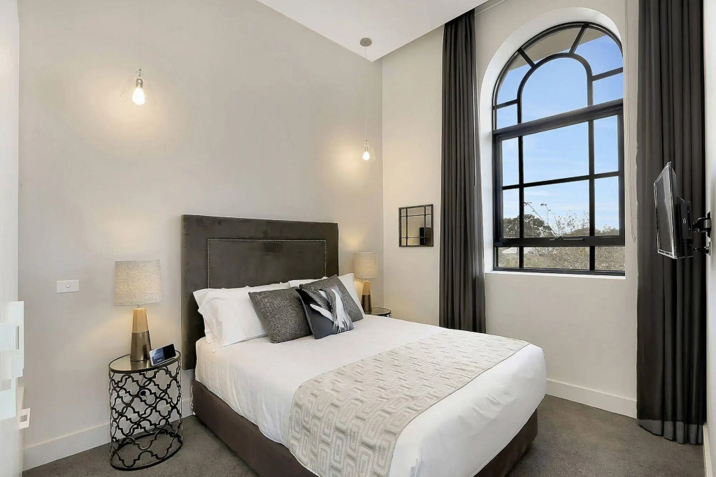 THE DEVLIN APARTMENTS 1 Bedroom Apartment near GMHBA stadium in Geelong - LG03