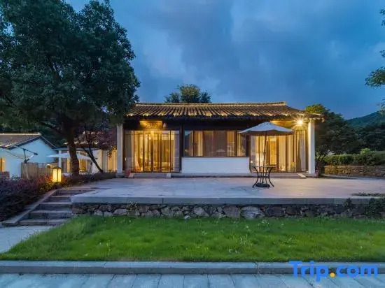 Yijiangnan Shuiyue Hanfu Theme Homestay