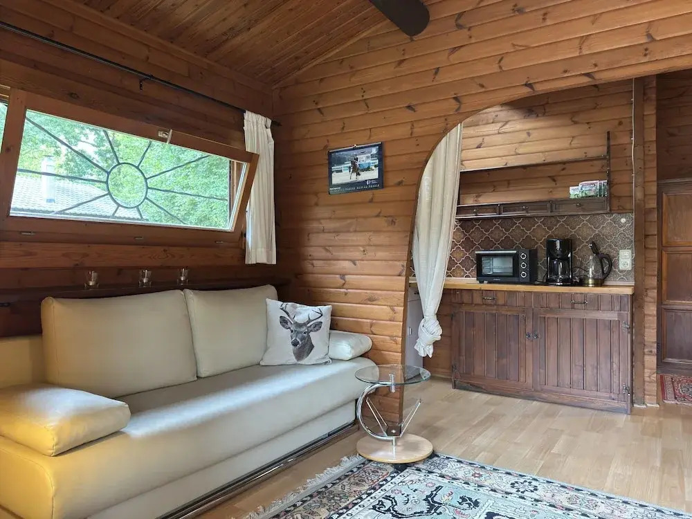 Blockhaus mitten in der Natur