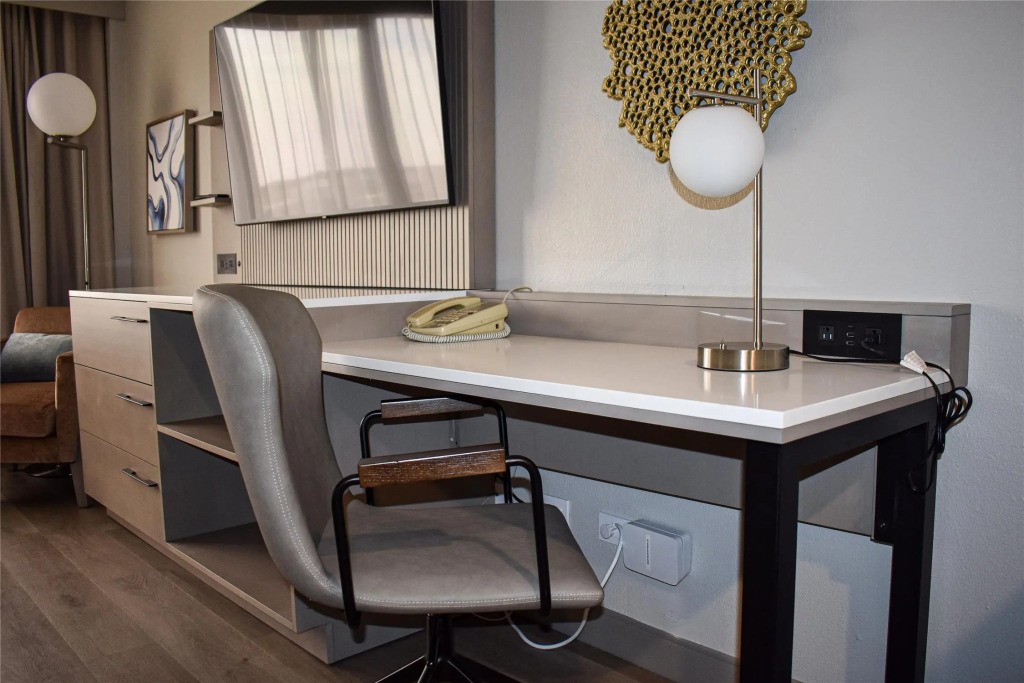 DoubleTree by Hilton Chicago - Oak Brook