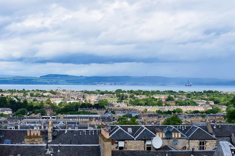 JOIVY Luxury George Street Apartments: Castle Suite