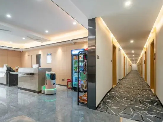 Four Seasons Holiday Hotel (Zhushan Road Subway Station)