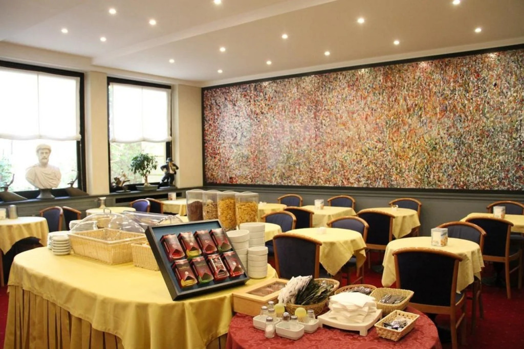 Club Hotel