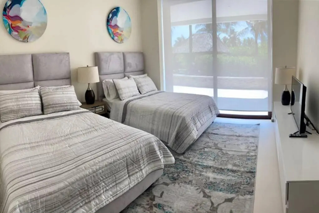 Luxurious First-Floor Apartment in Isla Residences