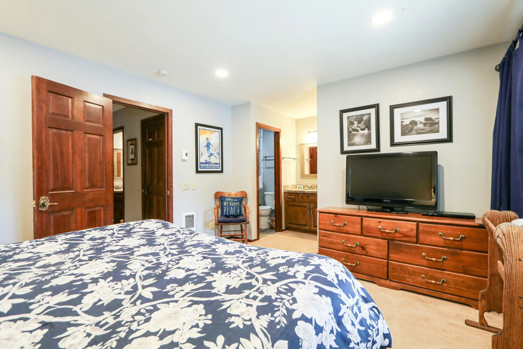 Woodlands #33 Condo