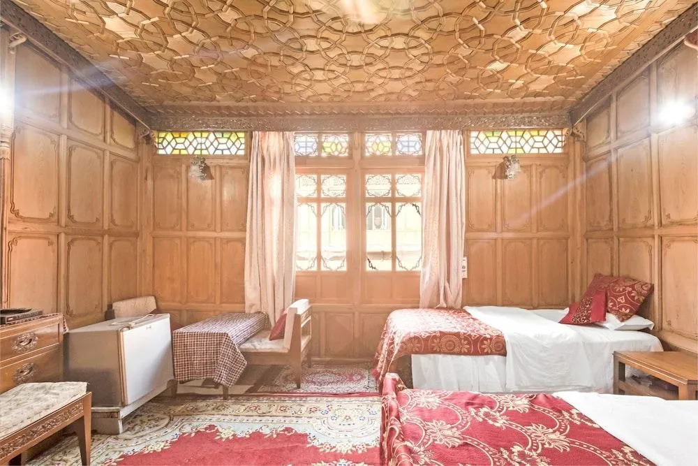 GuestHouser 3 BHK Houseboat d520
