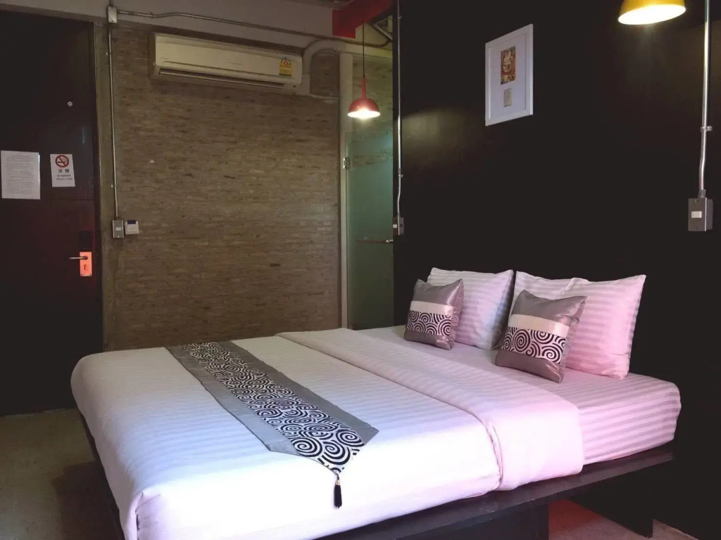 Silom Art Hostel