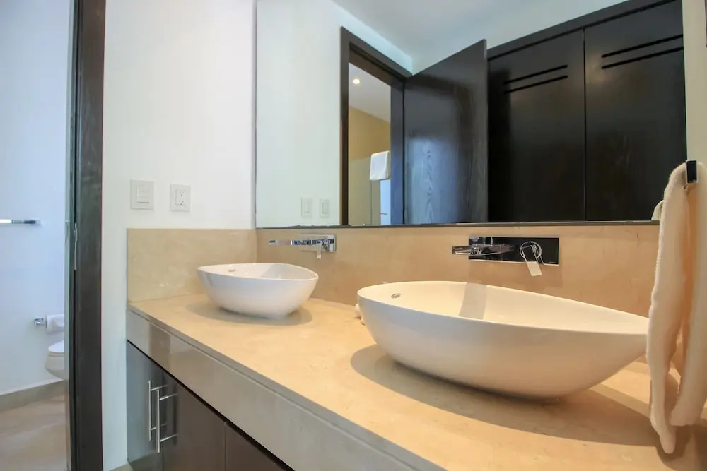 Apt in Exclusive Building by Olahola