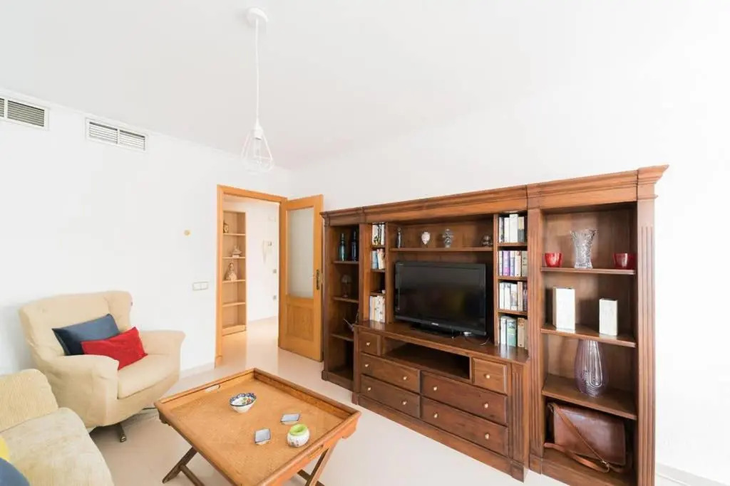 Amplio apartamento a 50m de la playa/Wide and cozy apartment 50m from the beach perfect for families