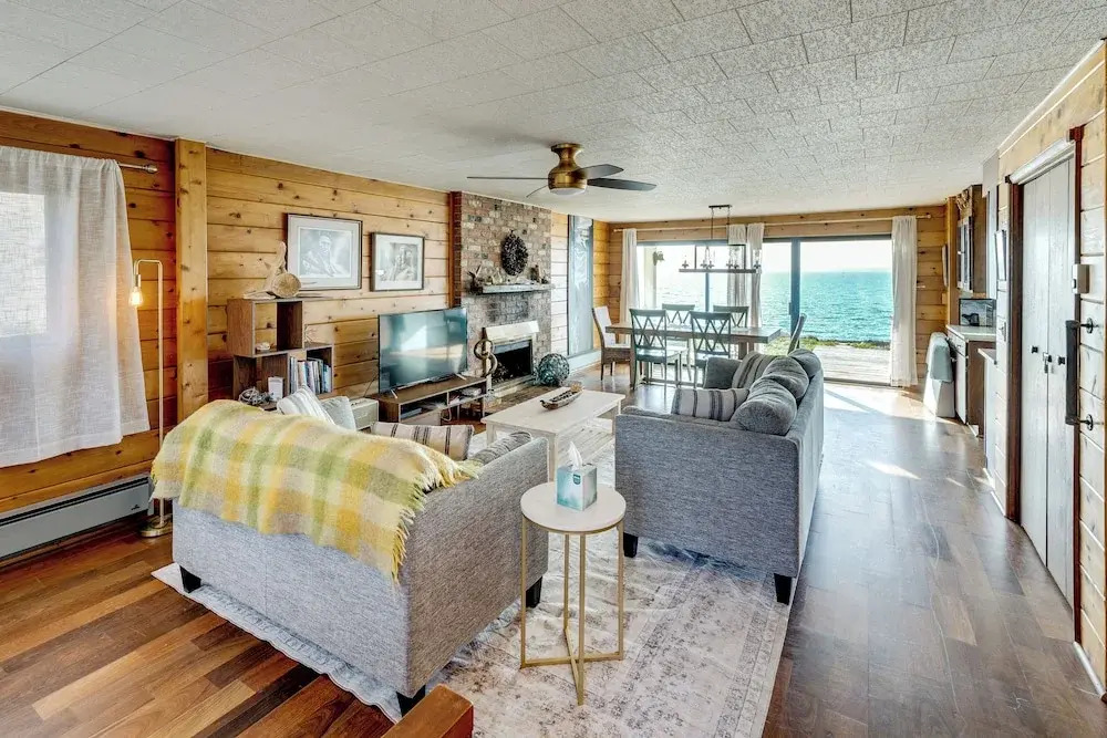 Whale Watch & Relax Fireside: Puget Sound Gem!
