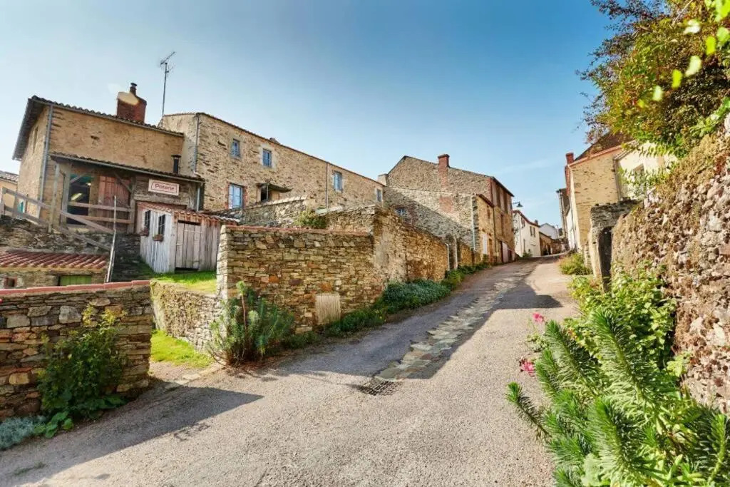 Le 19 Rue **,Maison de Charme Proche du Puy du Fou