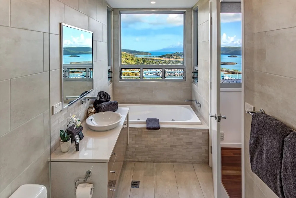 The Vue on Hamilton Island Deluxe Ocean View 4 Bedroom Refurbished Hou