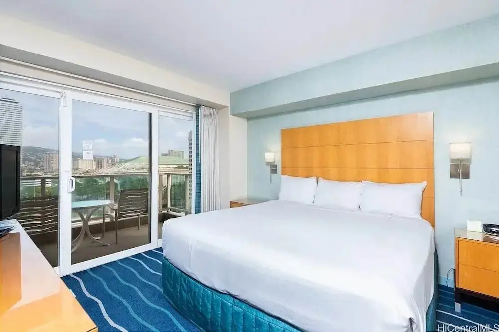 Stunning Ala Moana 1BR W Balcony & Mountain/city Views