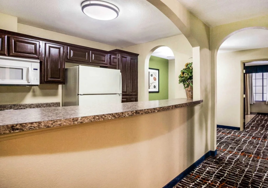 Comfort Suites East I-44
