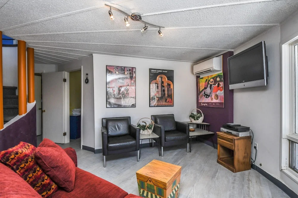 Retro Lake Landing 3 Bedroom House