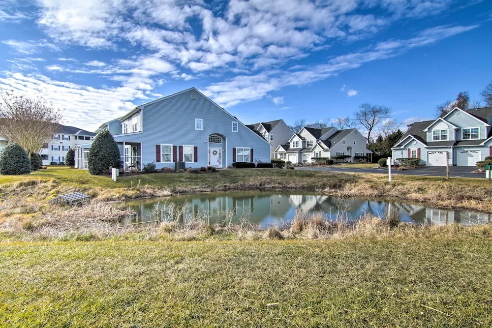 4 Mi to Ocean: Lewes Beach Condo w/ Screened Porch