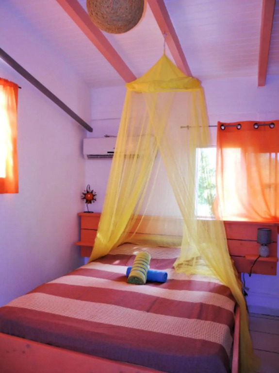 Bungalow d'une chambre avec vue sur la mer jardin clos et wifi a Deshaies