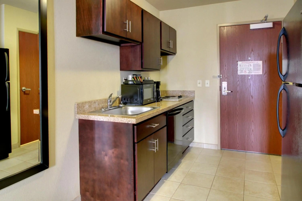 Cobblestone Hotel & Suites - Beulah