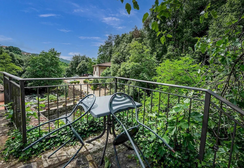 Loro 12 With Shared Pool And Tennis