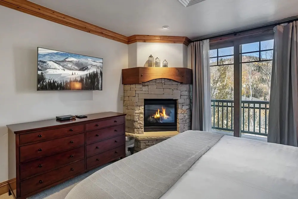 Ski-in/ski-out Retreat Hot Tub + Bunk Room 2 Bedroom Condo