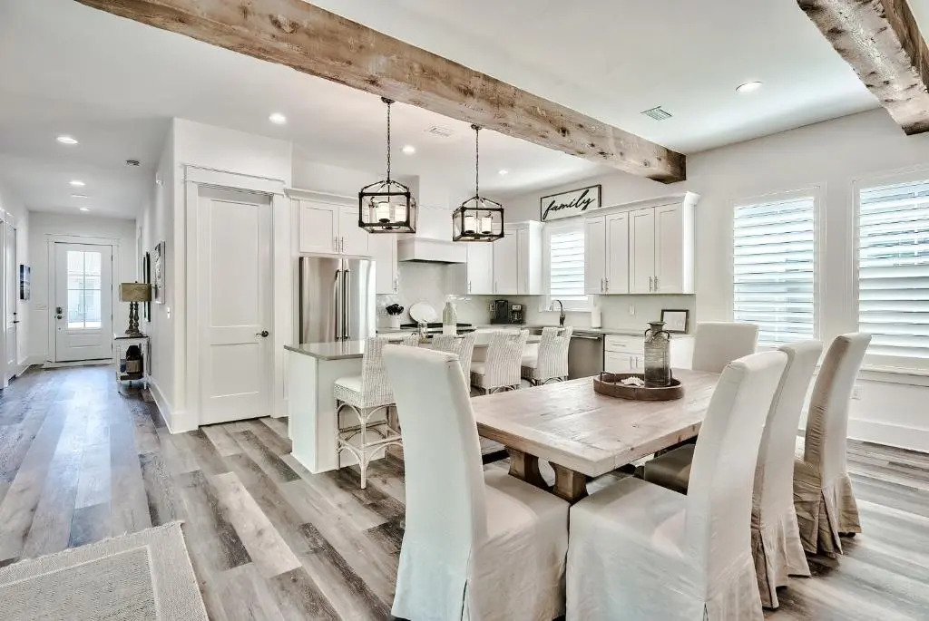 Private Pool-Grill! Walk to Beach-Restaurants - 2 Master Bedrooms!