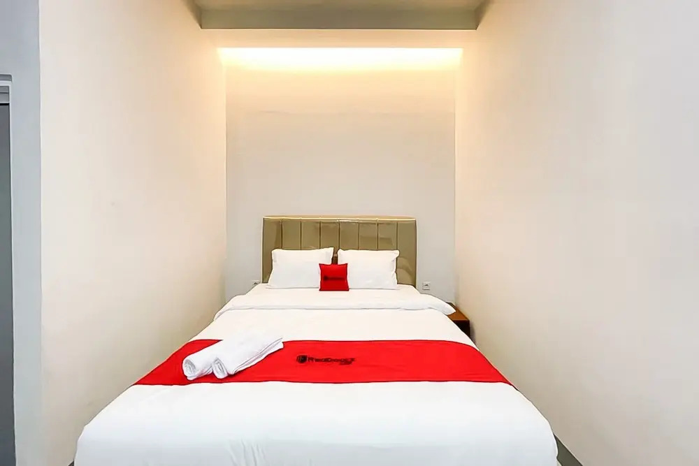 RedDoorz Plus Near Kebun Raya Bogor