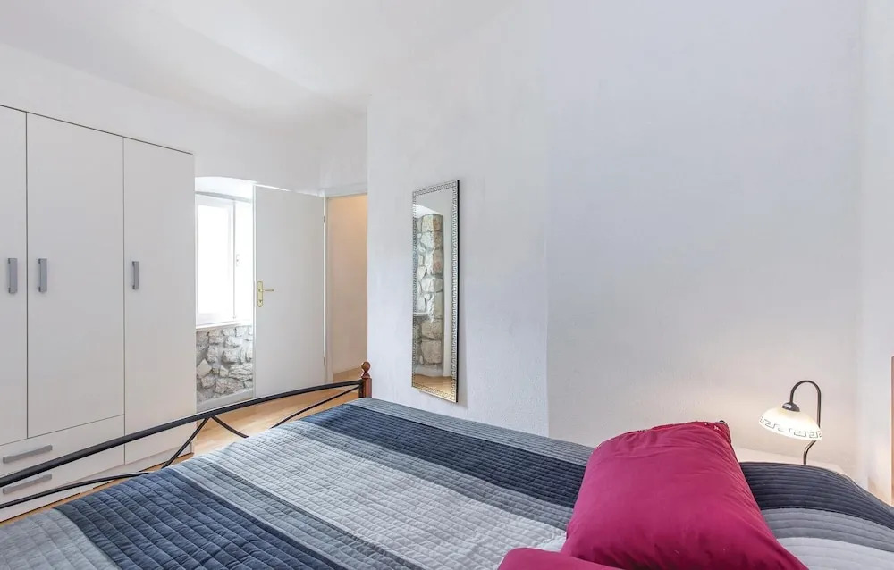 Nice Apartment in Bakar With Wifi and 1 Bedrooms
