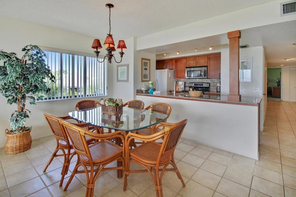 Land's End 307 Building 11 End Unit/direct Beachfront!