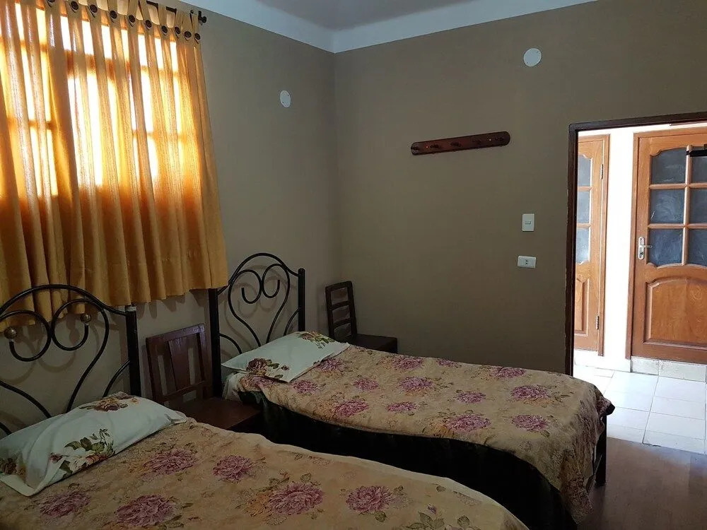 Alojamiento El Turista - Hostel