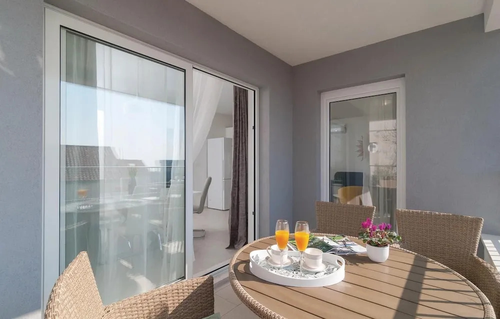 Nice Apartment in Podstrana With 2 Bedrooms and Wifi