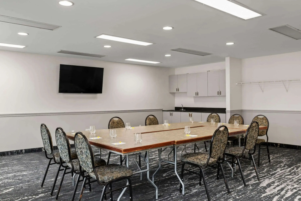 Days Inn by Wyndham Steinbach