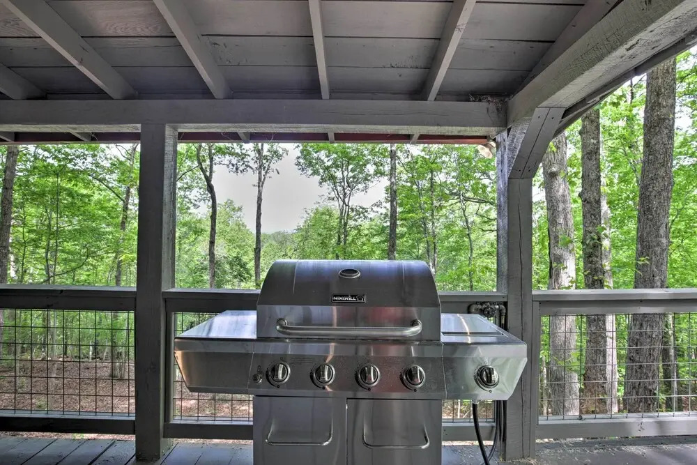 Serene Cabin Getaway w/ 2 Decks + Mountain Views!