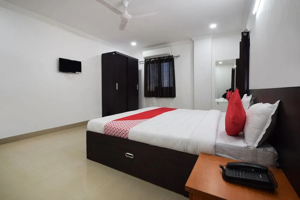 OYO 28143 Hotel Abhinam
