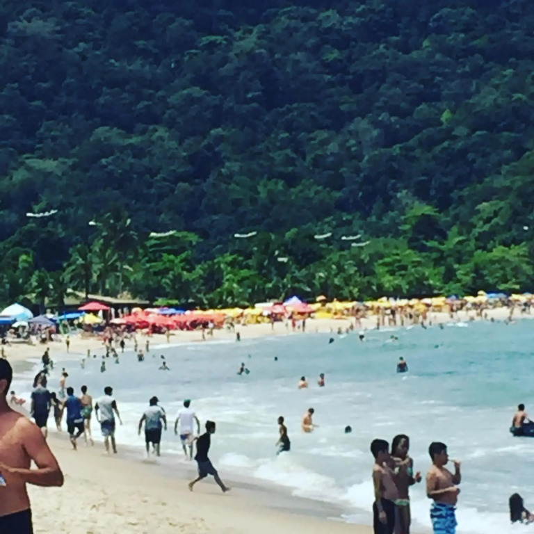 Lindo Apto Praia Martin de Sá com Piscina e Wi-fi Perto do Mar!!
