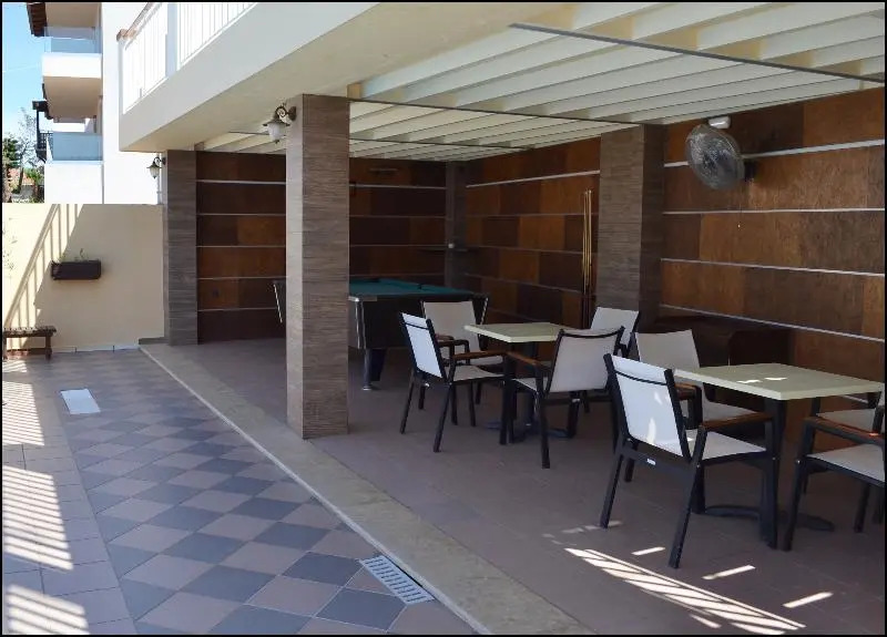 La Luna Apartments