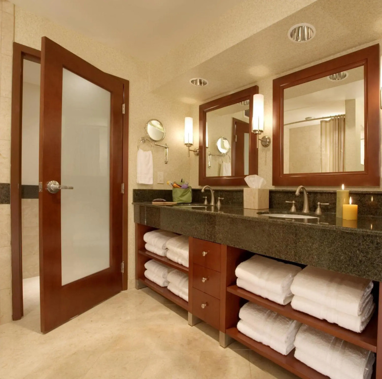 Monterey Bay Inn