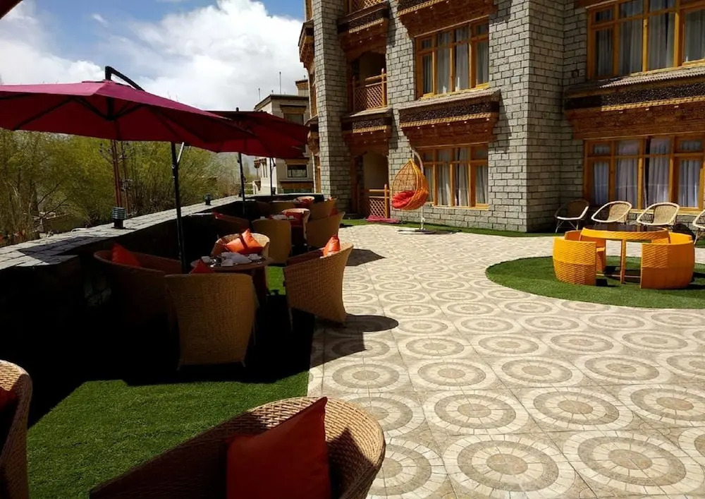 Hotel Grand Willow