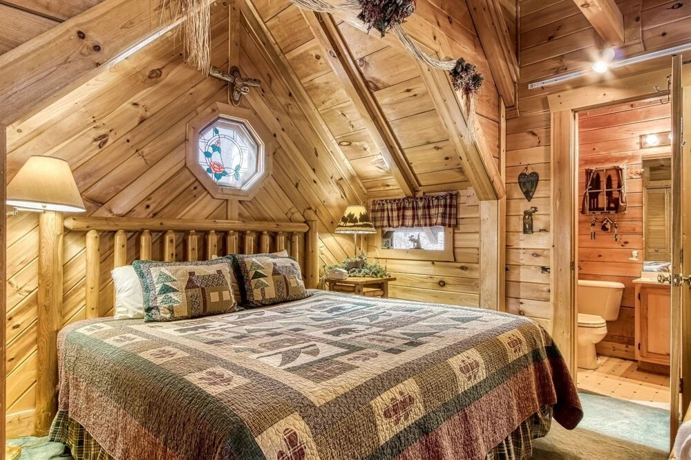 ER84 - Serenity Summit - Great location, Close to all the action! cabin