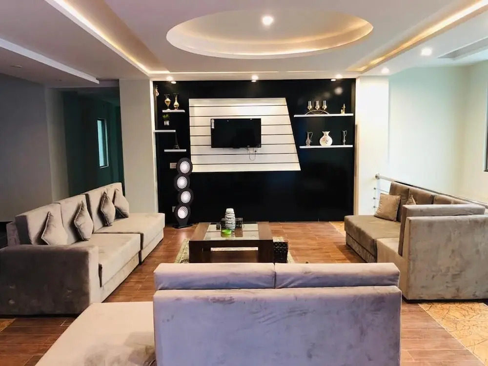 Hotel Silver Oaks