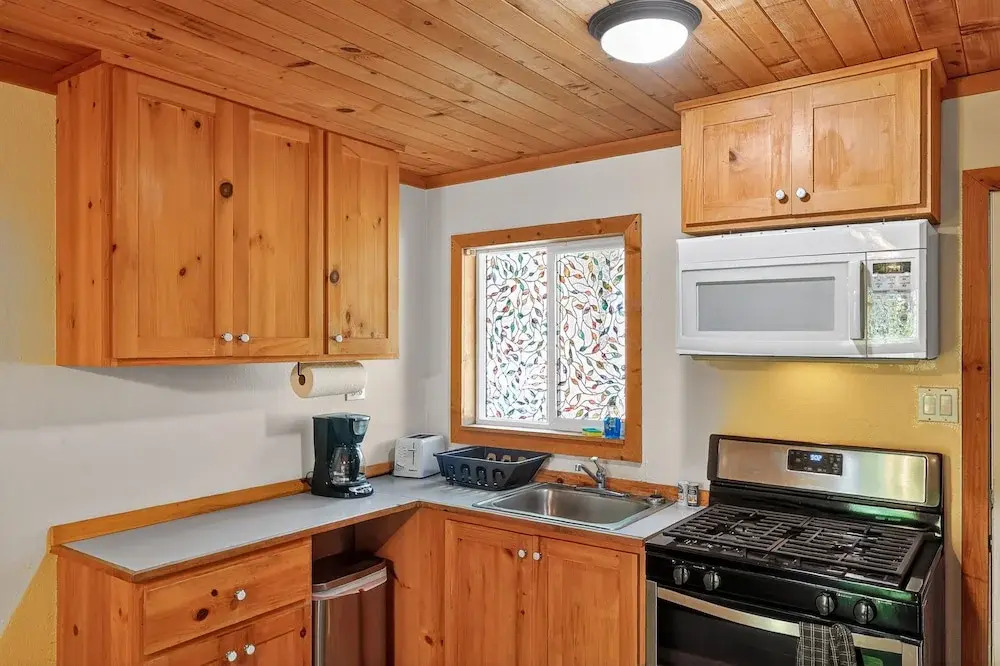 Rouge Cobb Mountain Hotel - Cabin 1